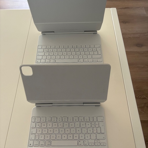 2 X APPLE Magic Keyboard for iPad 11'" and 13" - Picture 3 of 8